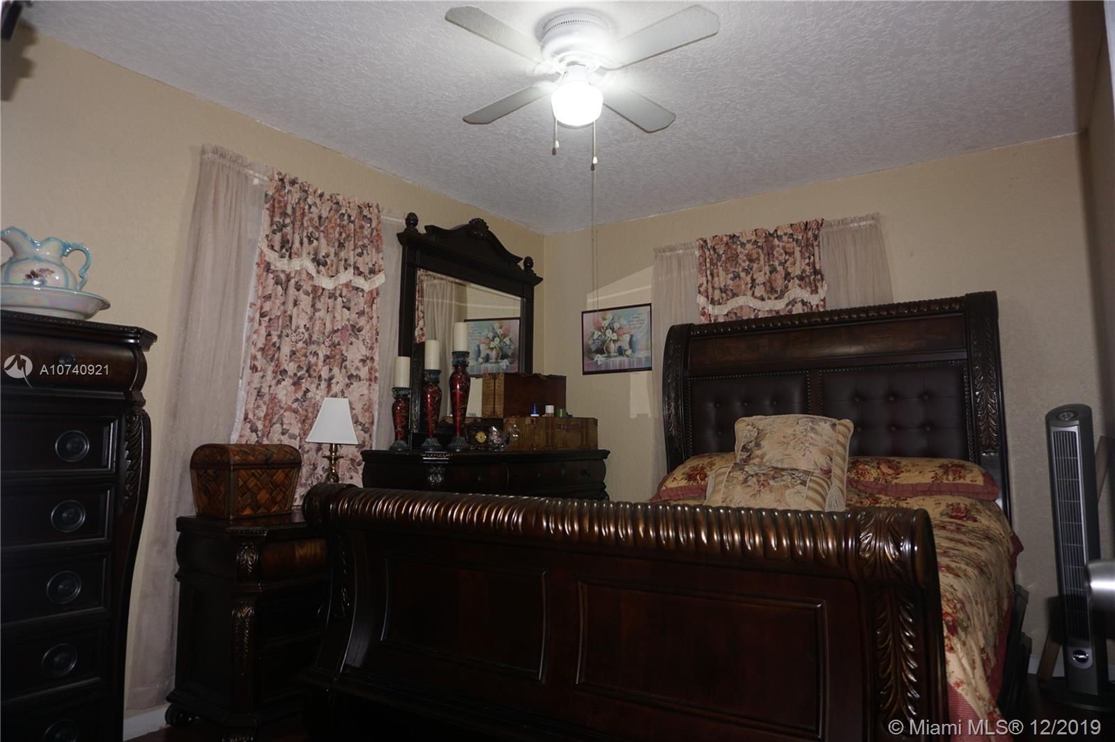 515 Colonial Road, West Palm Beach FL 33405 photo 4