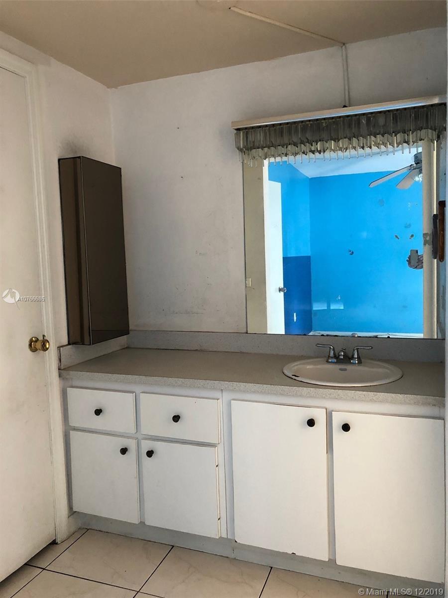 1525 NW 19th Ter # 3, Miami FL 33125 photo 4