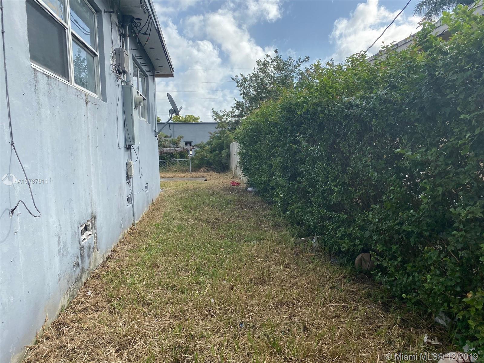 13901 NW 22nd Pl, Opa-Locka FL 33054 photo 3