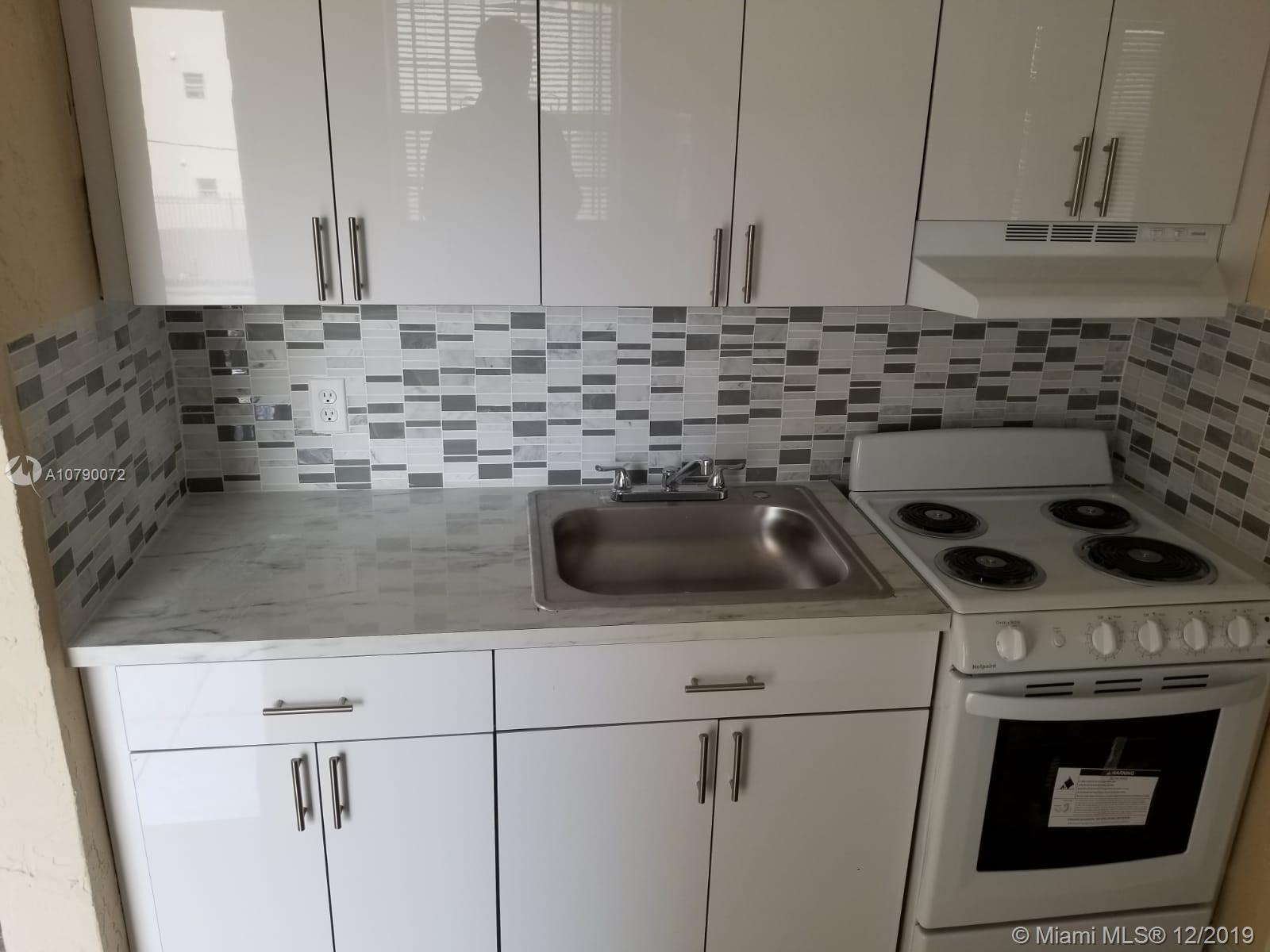 172 NW 12th St # 5, Miami FL 33136 photo 2