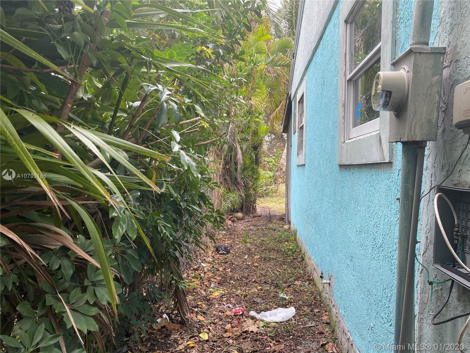 846 NW 111th St, Miami FL 33168 photo 2