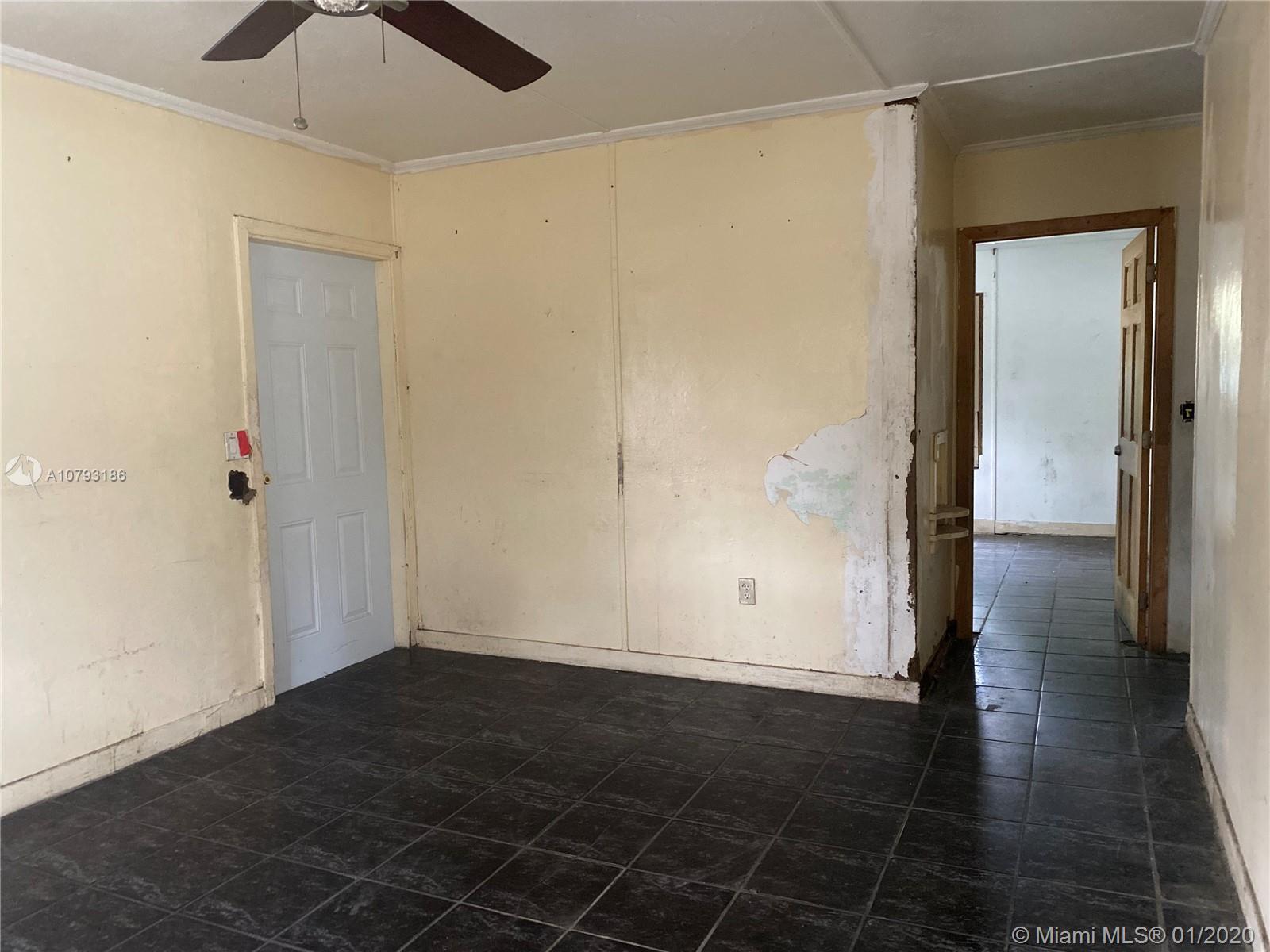846 NW 111th St, Miami FL 33168 photo 3