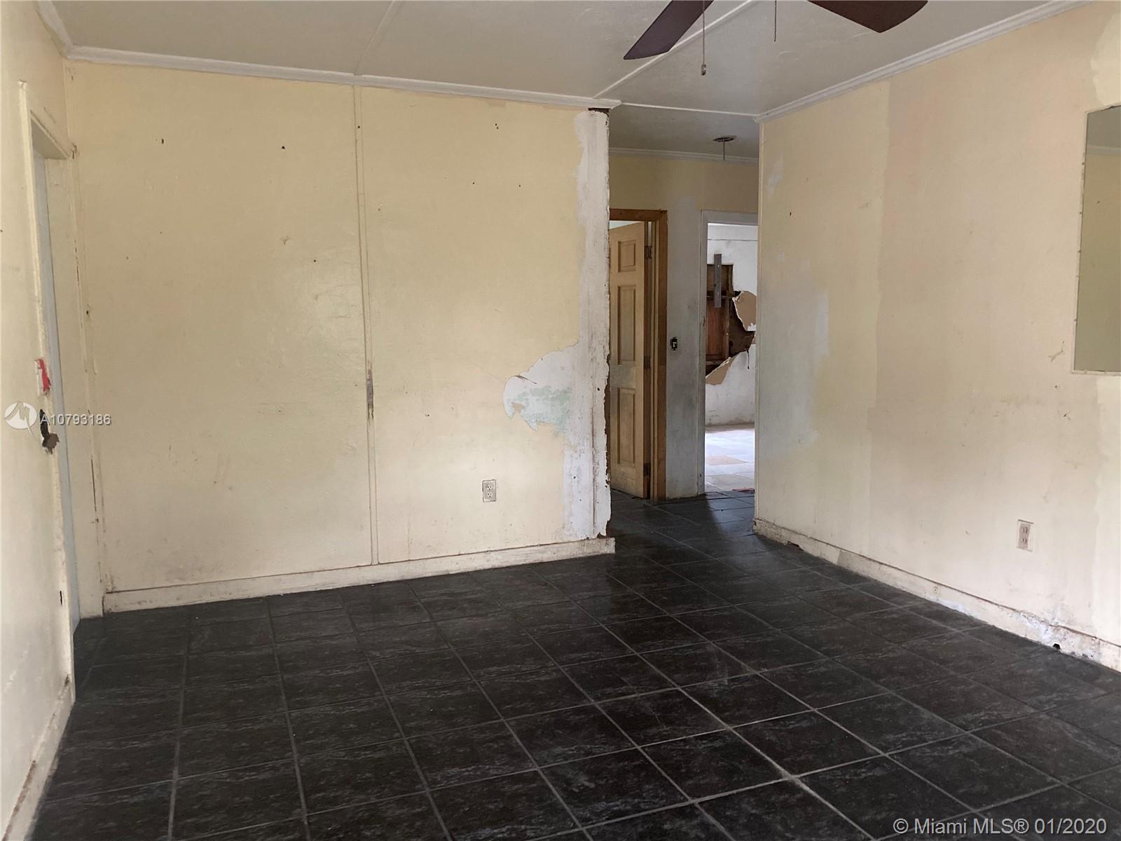 846 NW 111th St, Miami FL 33168 photo 4
