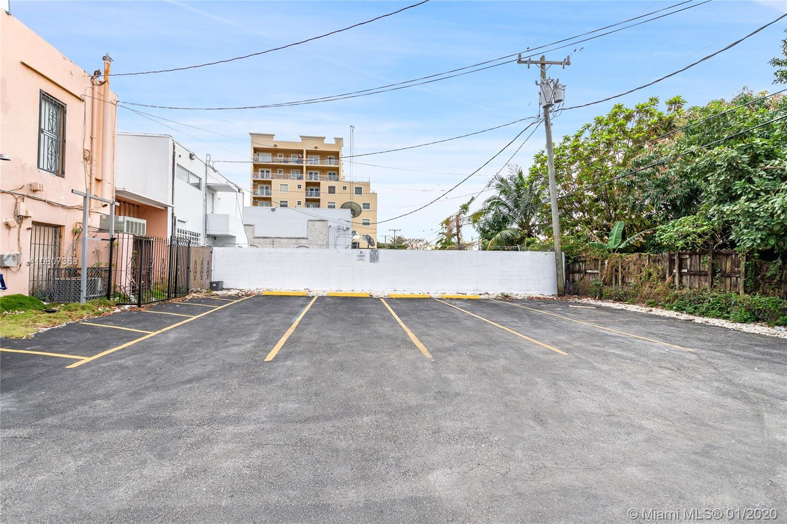 2980 NW 7th st, Miami FL 33125 photo 2