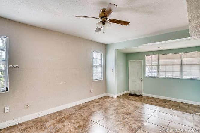 1631 NW 115th St, Miami FL 33167 photo 3