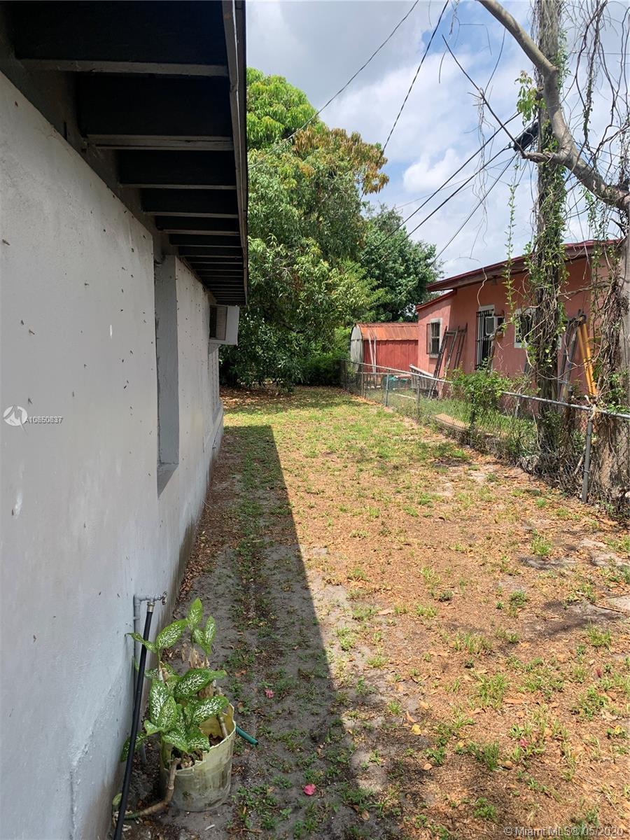 13040 W Golf Dr, Miami FL 33167 photo 3