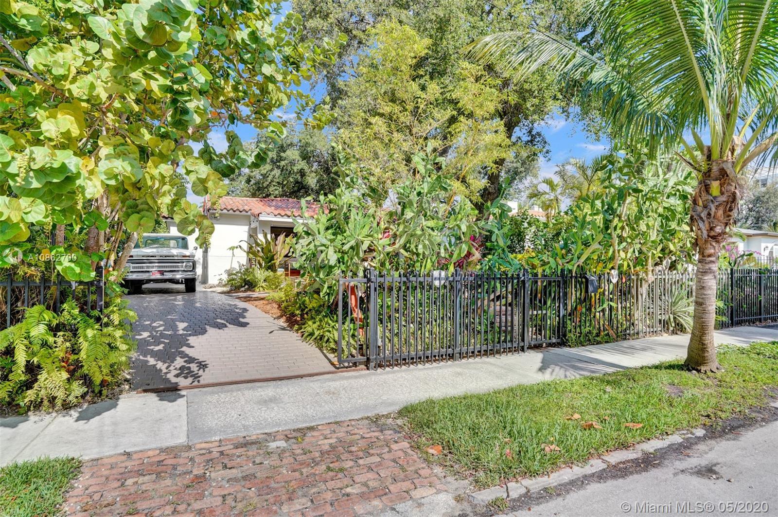 1000 NW 10th Ct, Miami FL 33136 photo 2