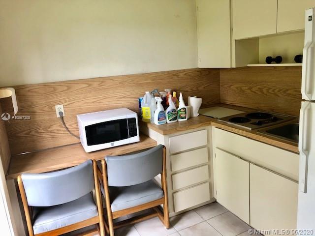 North Miami Beach, FL 33162 photo 3