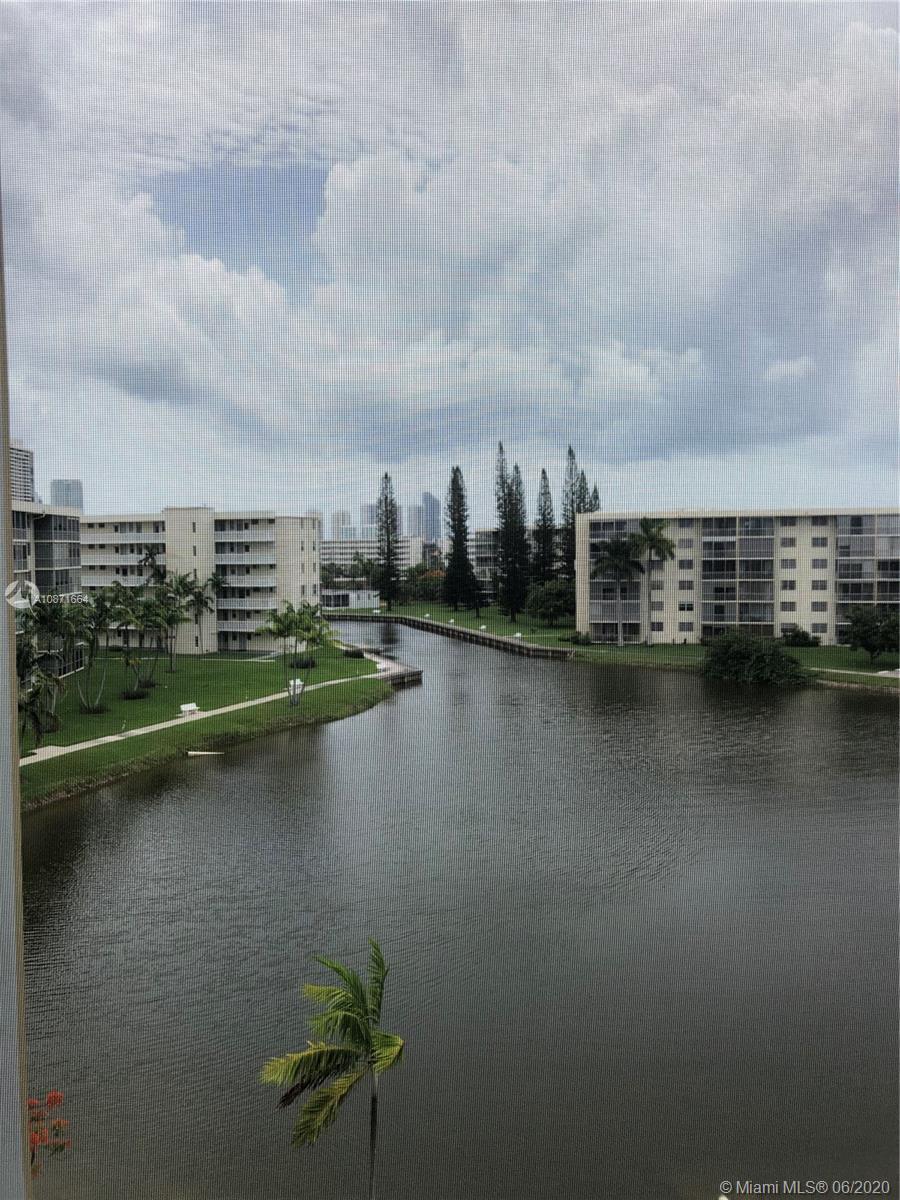 2851 Leonard Dr # J502, Aventura FL 33160