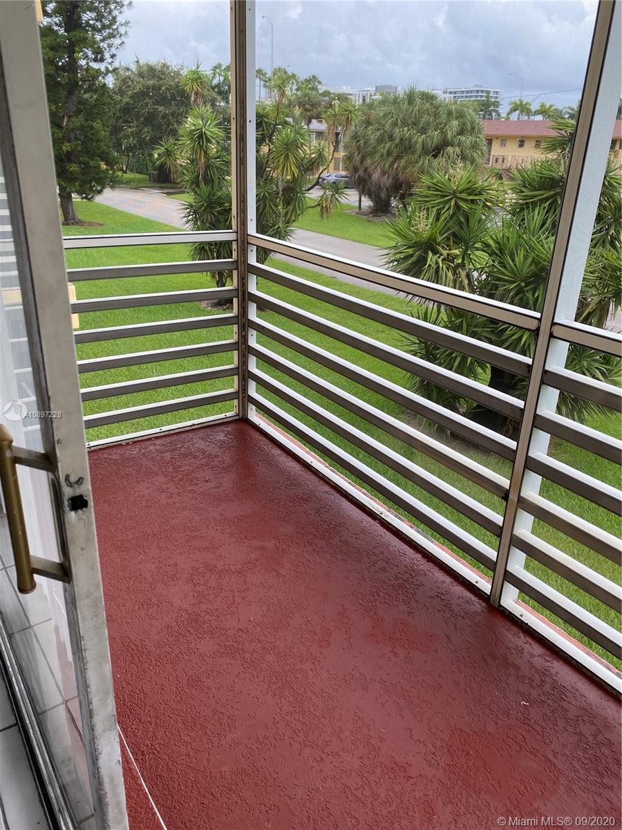 20200 NE 27th Ct # 19, Aventura FL 33180 photo 3