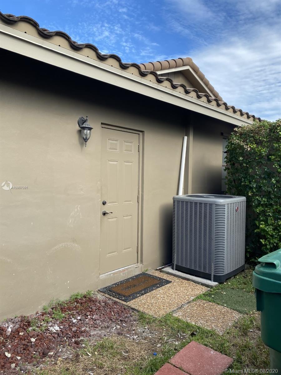 9006 NW 20th Mnr, Coral Springs FL 33071 photo 2