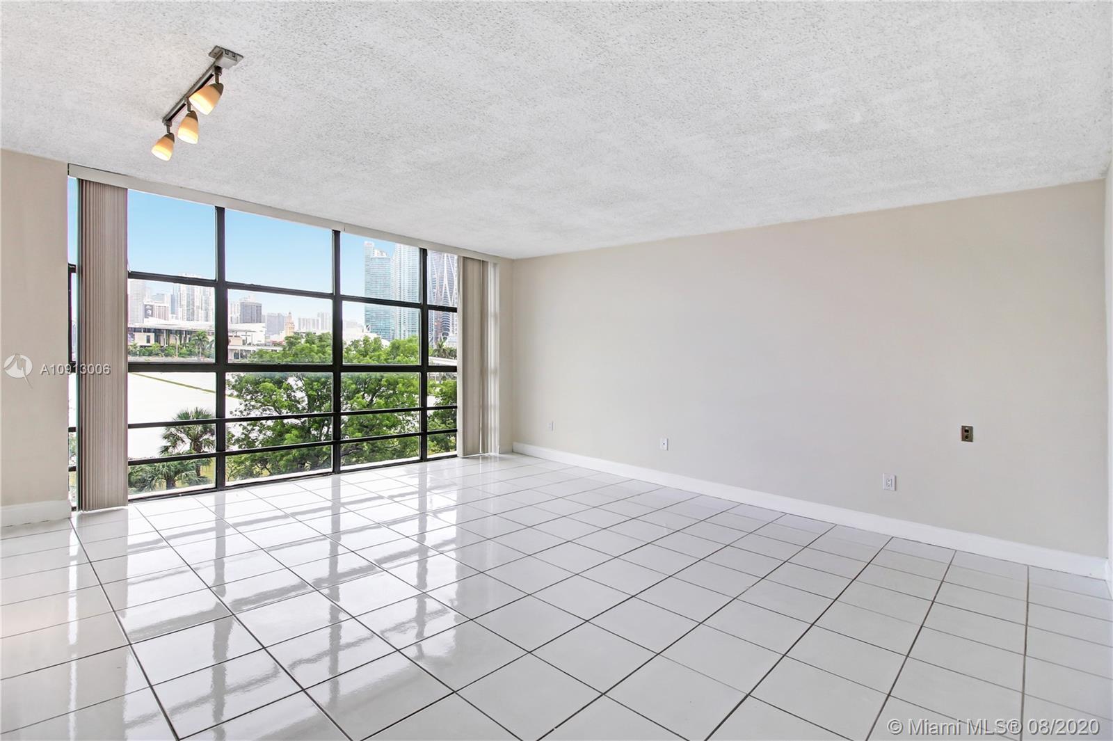 Miami, FL 33132
