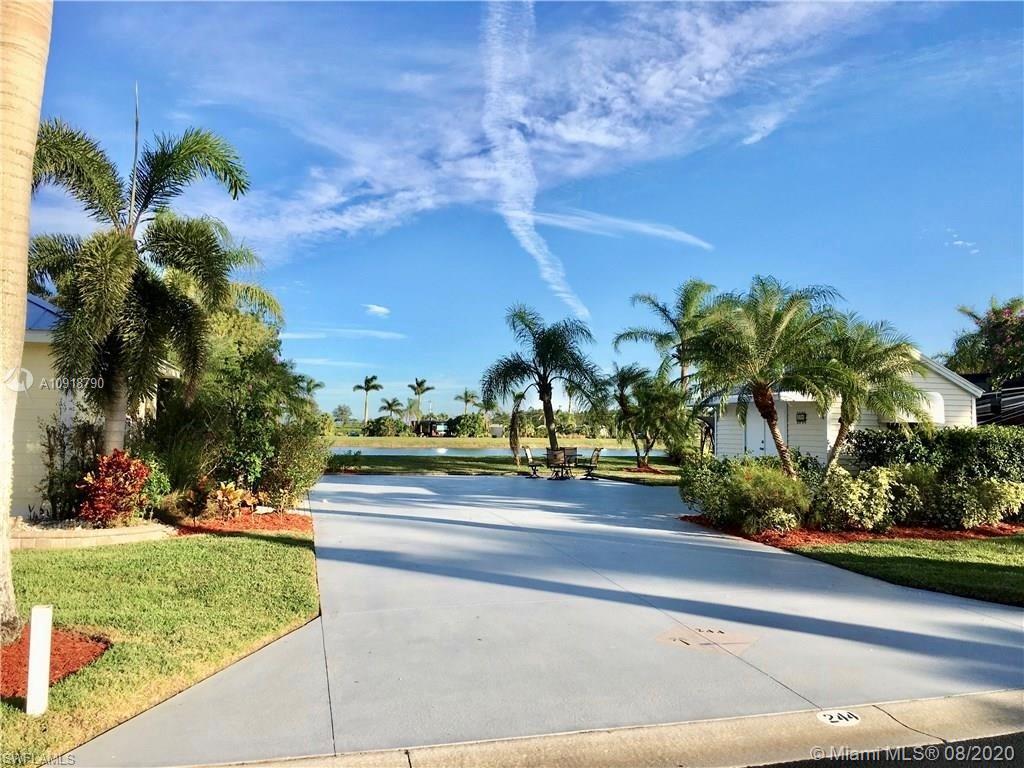 3032 E RiverBend Resort Blvd, La Belle FL 33935