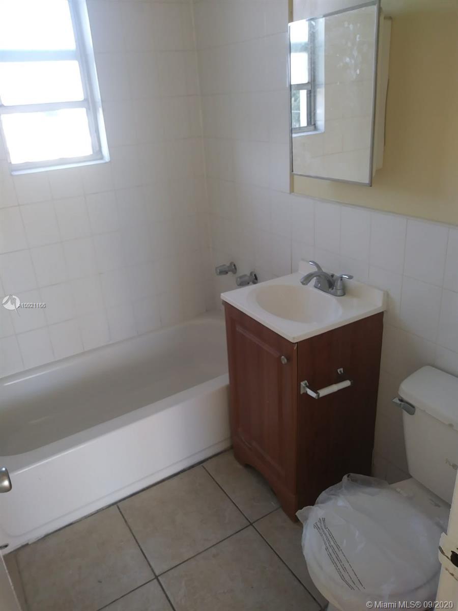1525 NW 1st Pl # 30, Miami FL 33136 photo 2