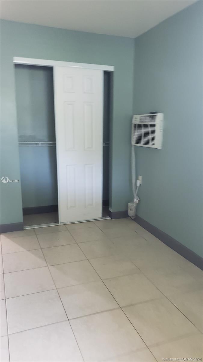 15360 NE 13th Ave, North Miami Beach FL 33162 photo 3
