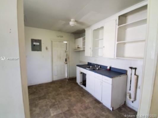 562 W 4th St, Riviera Beach FL 33404 photo 2