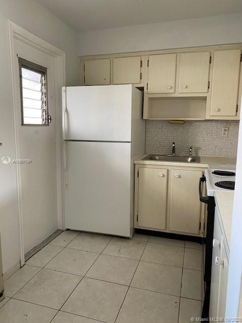 2880 NE 203rd St # 11, Aventura FL 33180 photo 2
