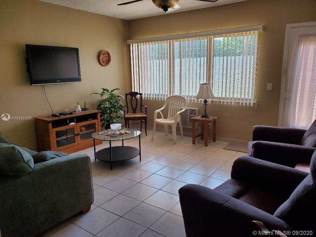 1012 SW 11th St # 3N, Hallandale Beach FL 33009 photo 2