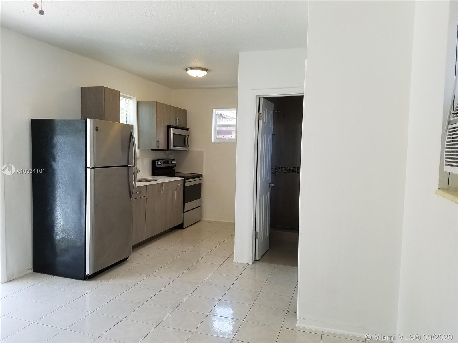 930 NW 22nd Ct Rear, Miami FL 33125 photo 2