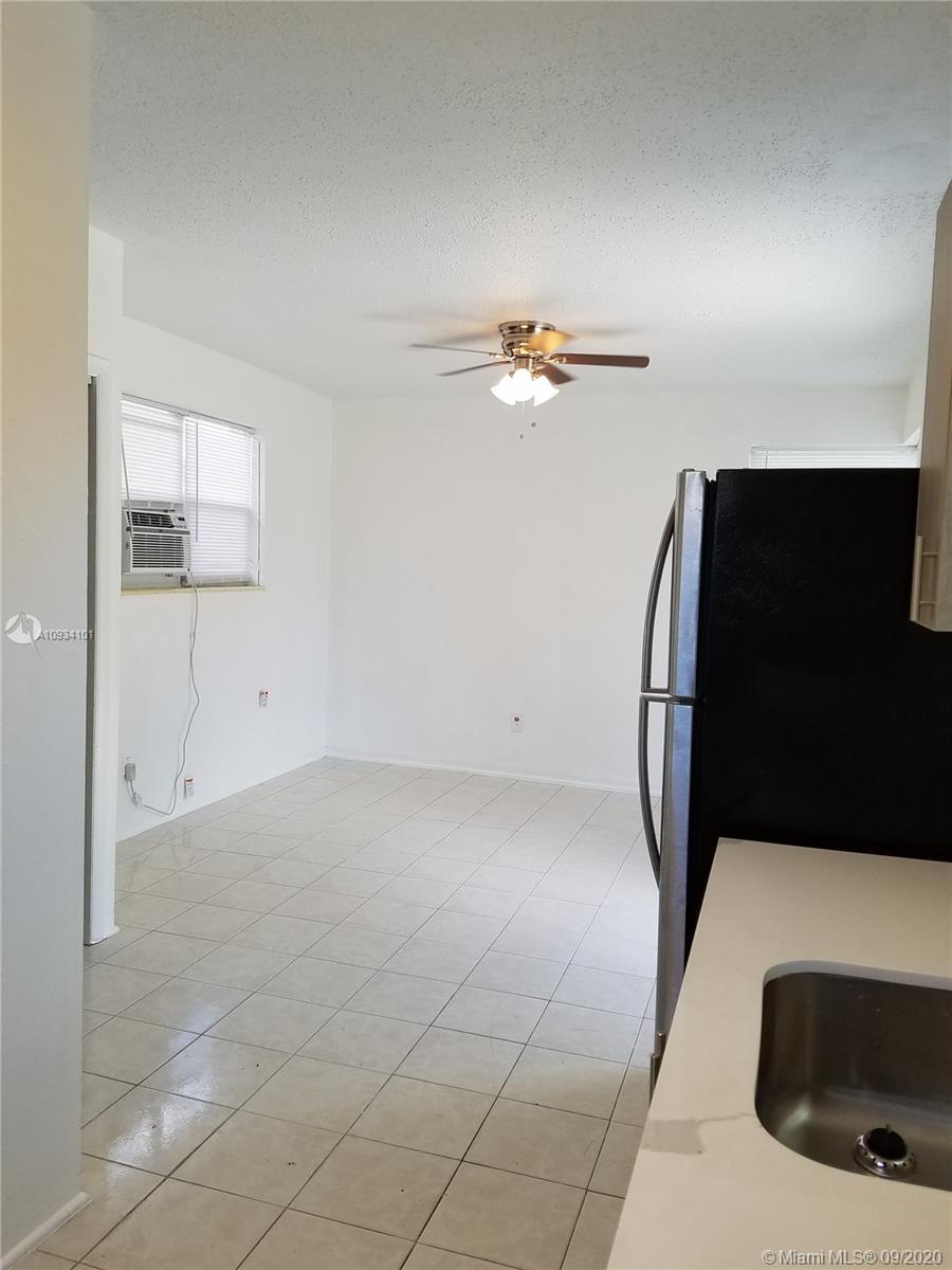 930 NW 22nd Ct Rear, Miami FL 33125 photo 3