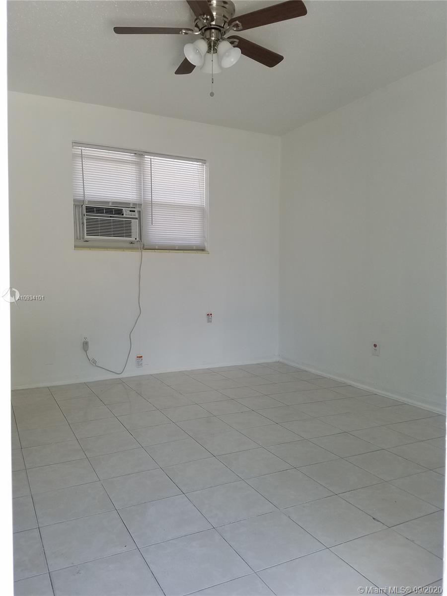 930 NW 22nd Ct Rear, Miami FL 33125 photo 4