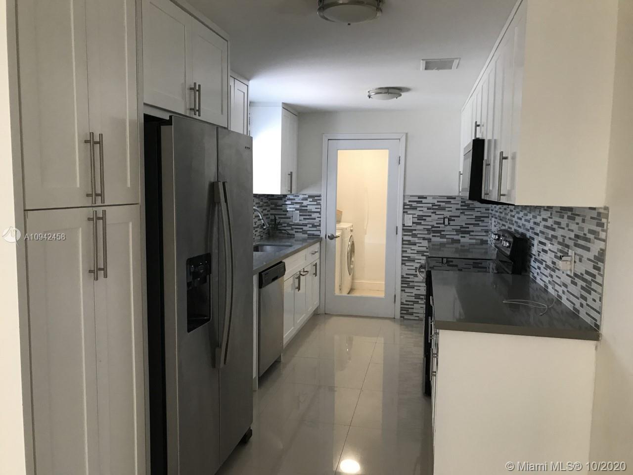 4915 CORTEZ CIR, Naples FL 34112 photo 2