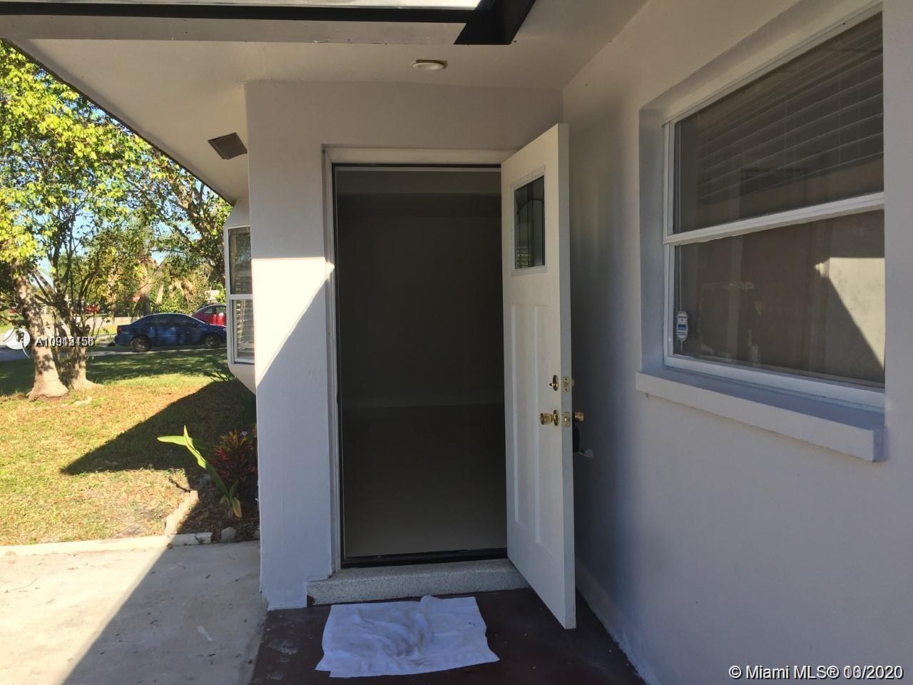 4915 CORTEZ CIR, Naples FL 34112