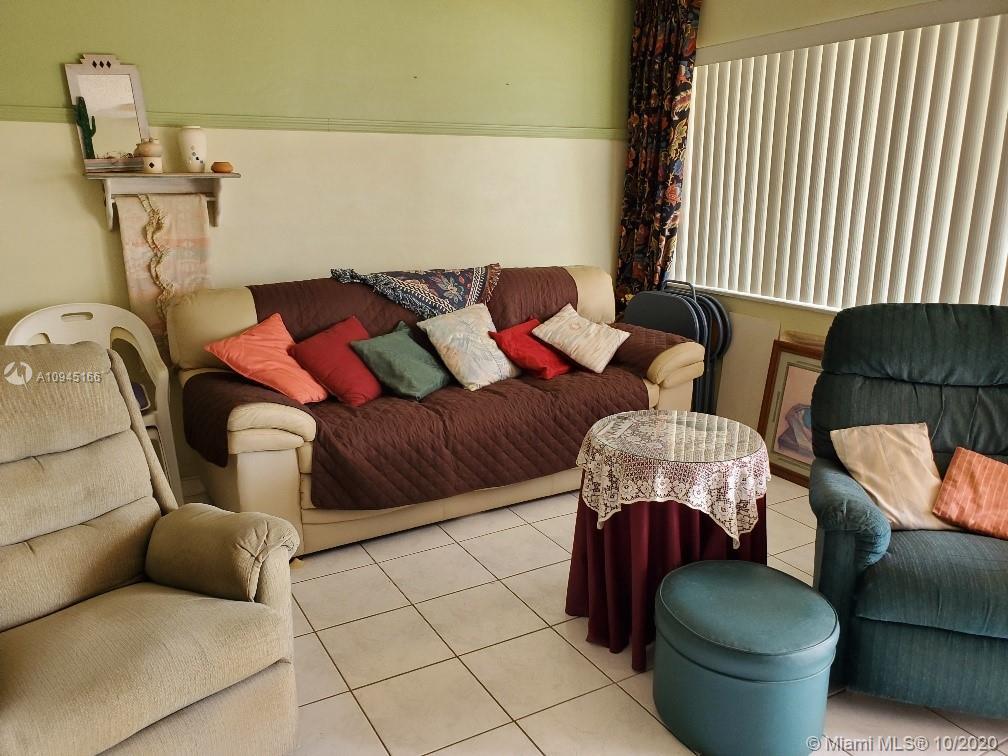 815 SW 10th Ter # 17V, Hallandale Beach FL 33009 photo 2