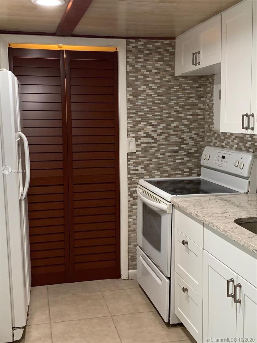 140 Lakeview Dr # 110, Weston FL 33326 photo 2