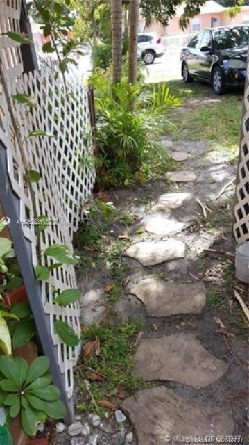 85 NE 172nd St Rear, North Miami Beach FL 33162 photo 2