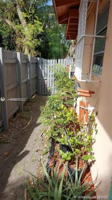 85 NE 172nd St Rear, North Miami Beach FL 33162 photo 4