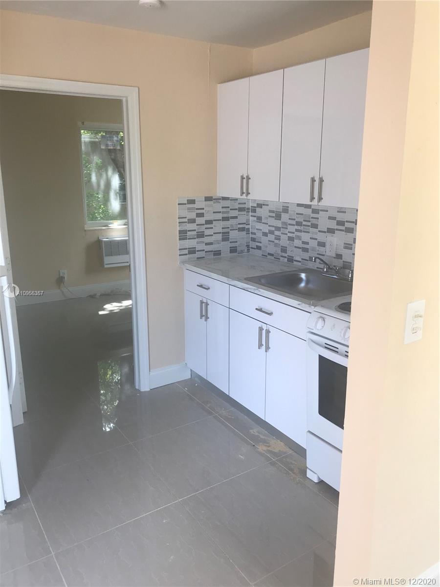 172 NW 12th St # 6, Miami FL 33136 photo 2