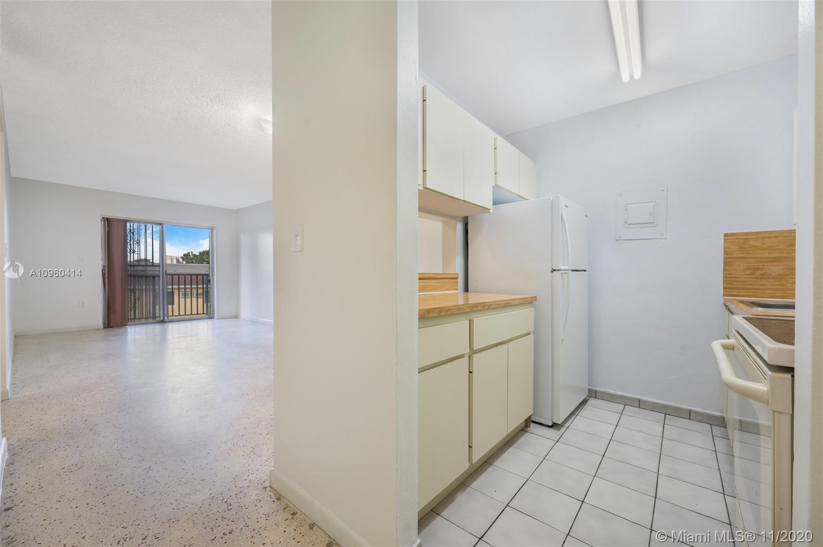 1530 SW 2nd St # 305, Miami FL 33135 photo 3