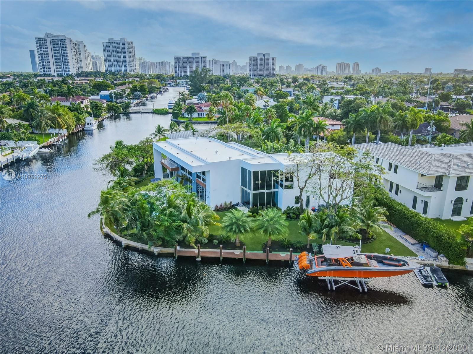400 Tamarind Dr, Hallandale Beach FL 33009 photo 2