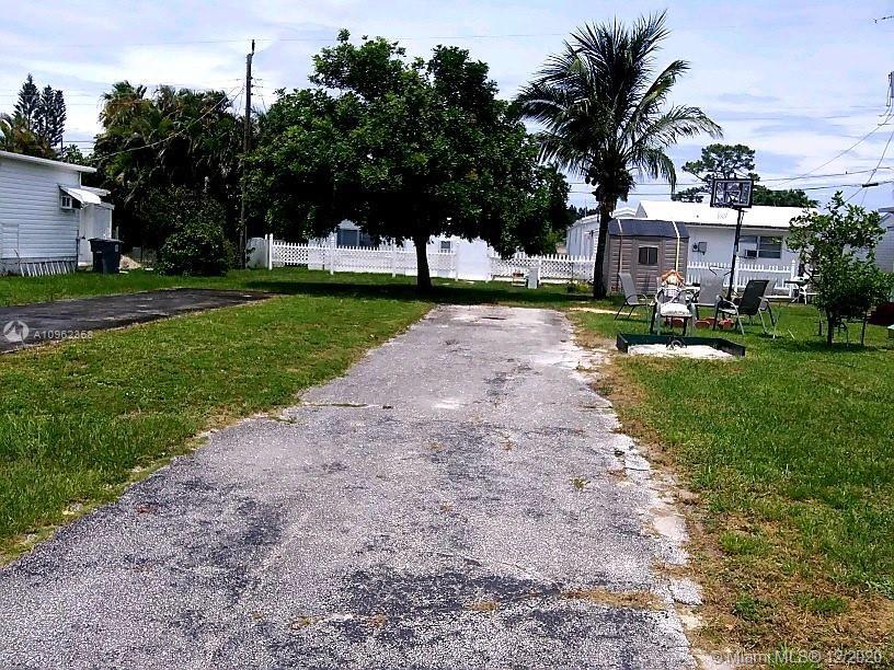 8918 W Shady Ln, Boynton Beach FL 33436 photo 2