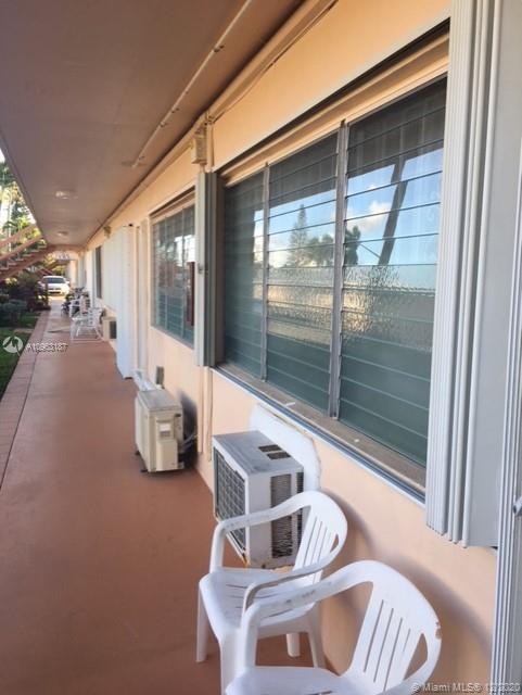 Hallandale Beach, FL 33009 photo 2