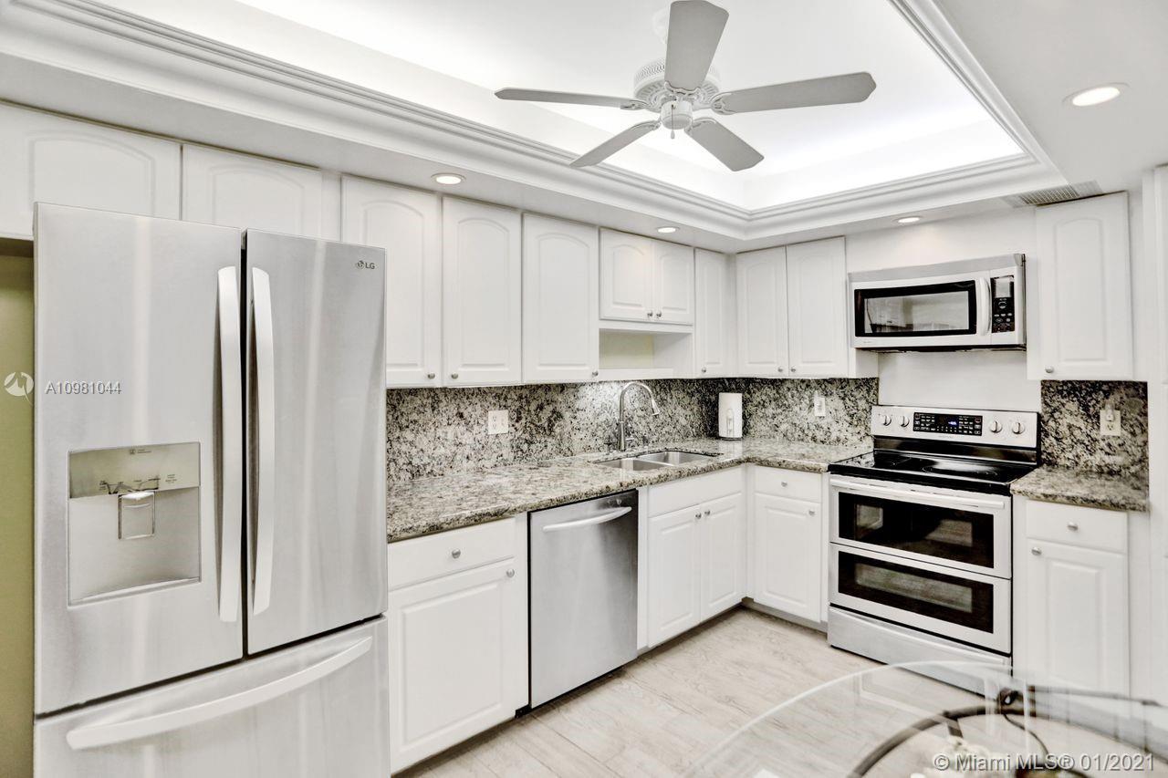 565 Oaks Lane # 207, Pompano Beach FL 33069 photo 2