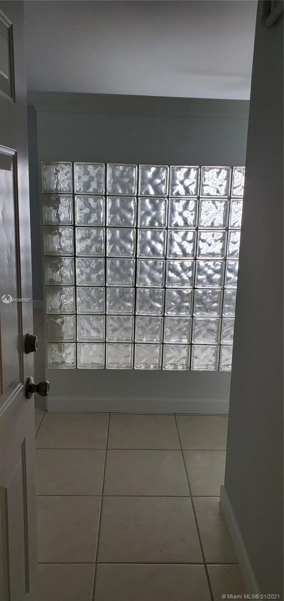 3030 Collins Ave # 4D, Miami Beach FL 33140 photo 3