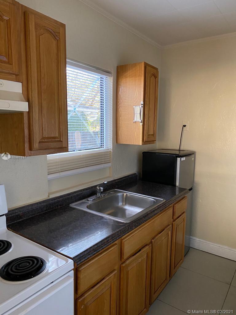 2475 NE 184th Ter, North Miami Beach FL 33160 photo 3