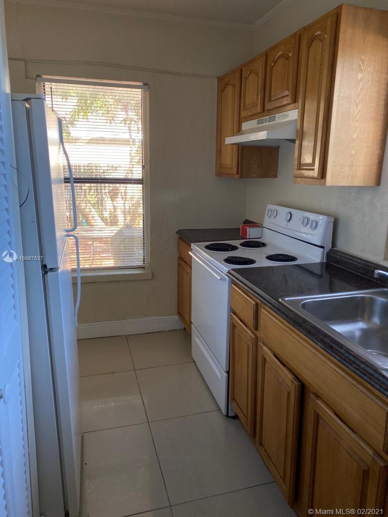 2475 NE 184th Ter, North Miami Beach FL 33160 photo 4