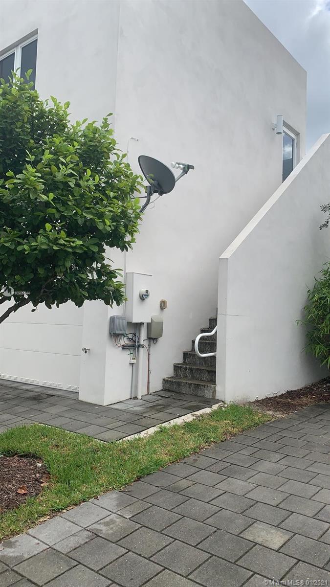 10555 NW 64th Way # 0, Doral FL 33178
