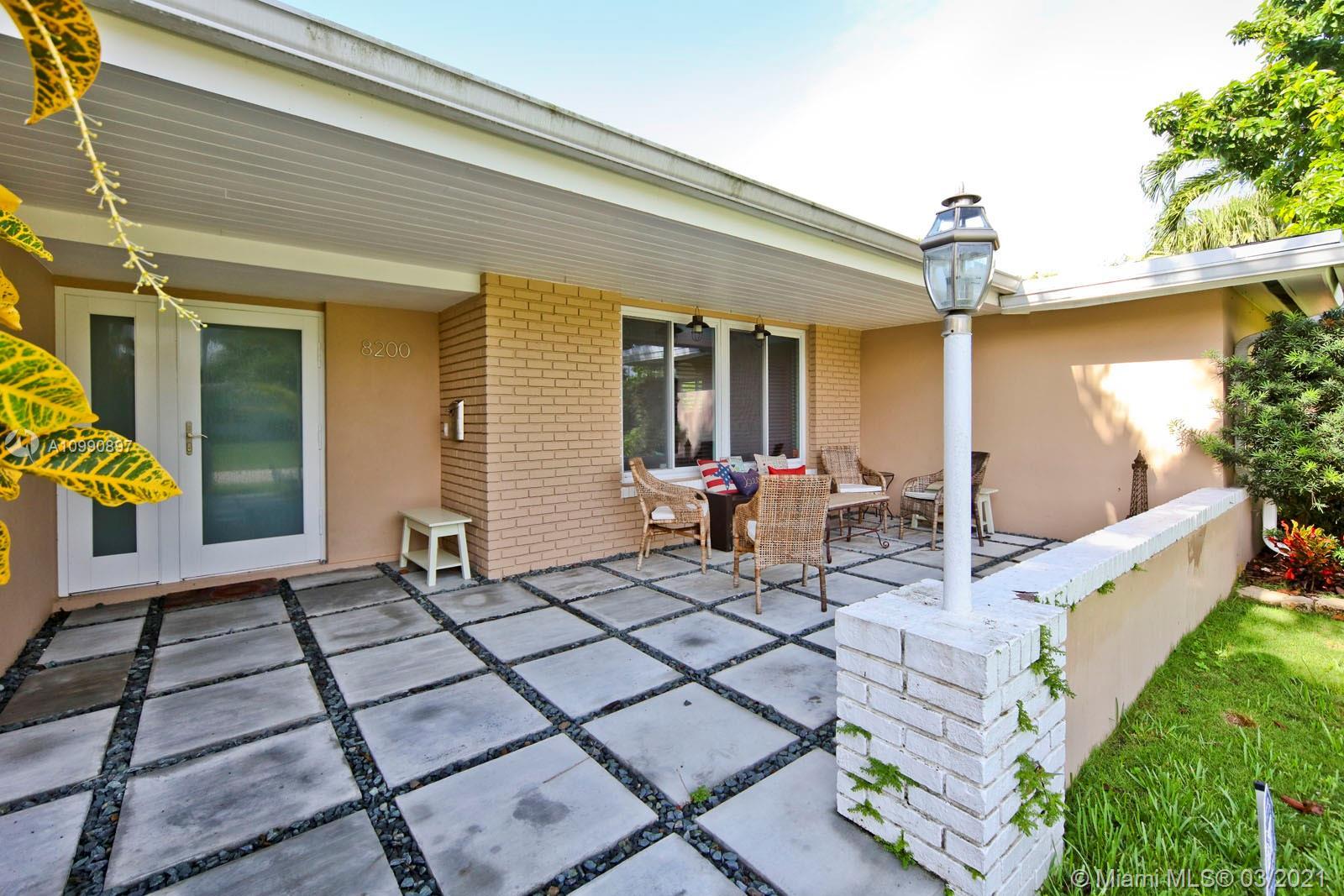 8200 SW 151 St, Palmetto Bay FL 33158 photo 2