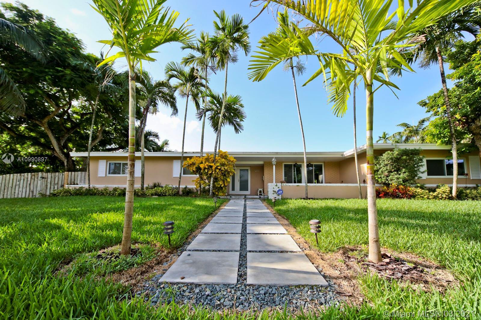 8200 SW 151 St, Palmetto Bay FL 33158