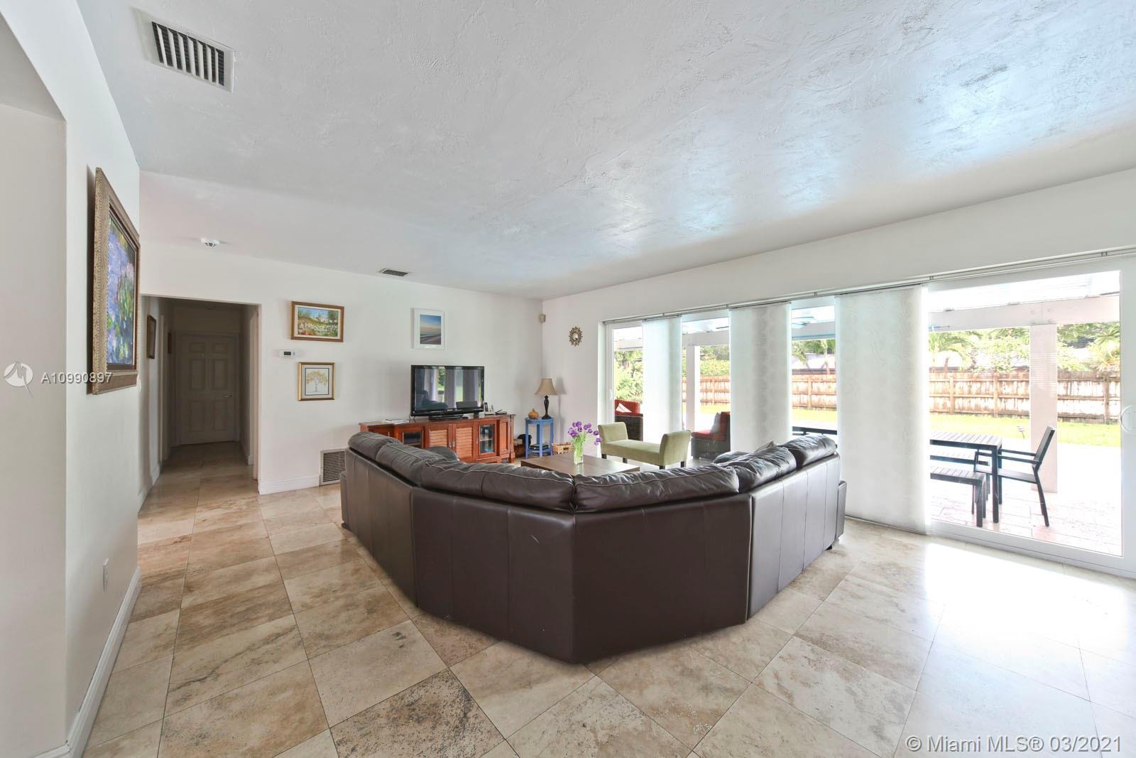 8200 SW 151 St, Palmetto Bay FL 33158 photo 4