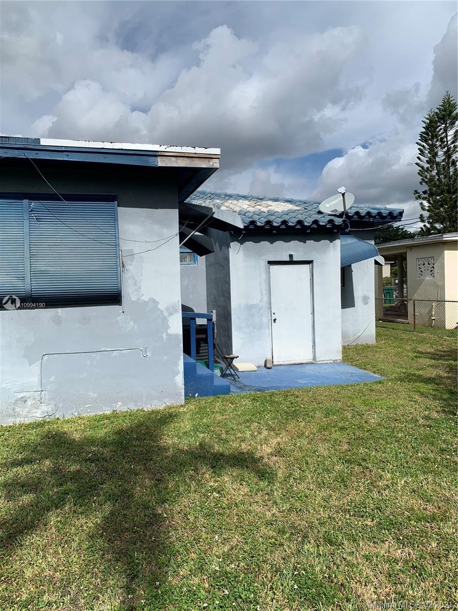 2040 NW 51st St, Miami FL 33142