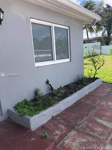 1010 NW 23rd Ct rear, Miami FL 33125 photo 2