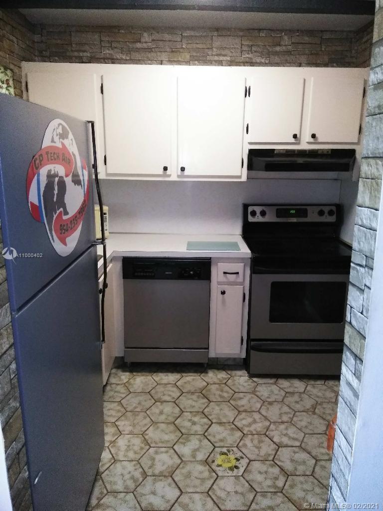 8130 Sunrise Lakes Blvd # 208, Sunrise FL 33322 photo 2