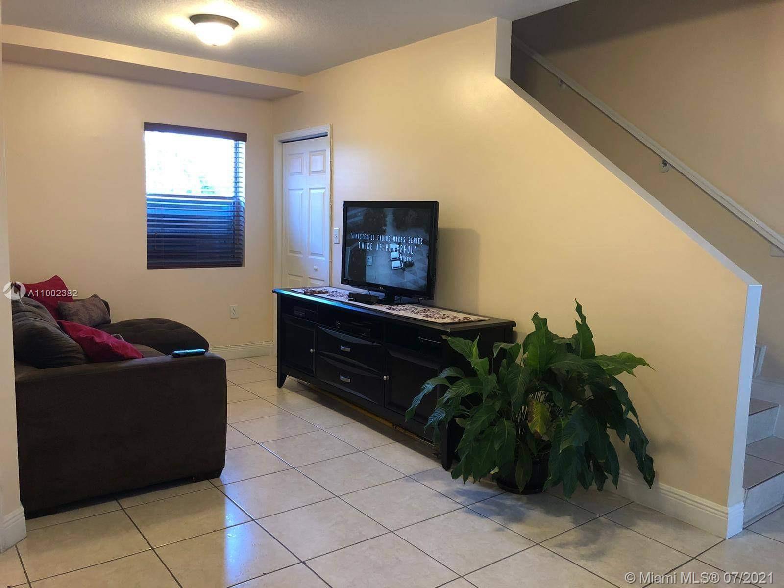 875 NW 2nd St, Miami FL 33128 photo 2