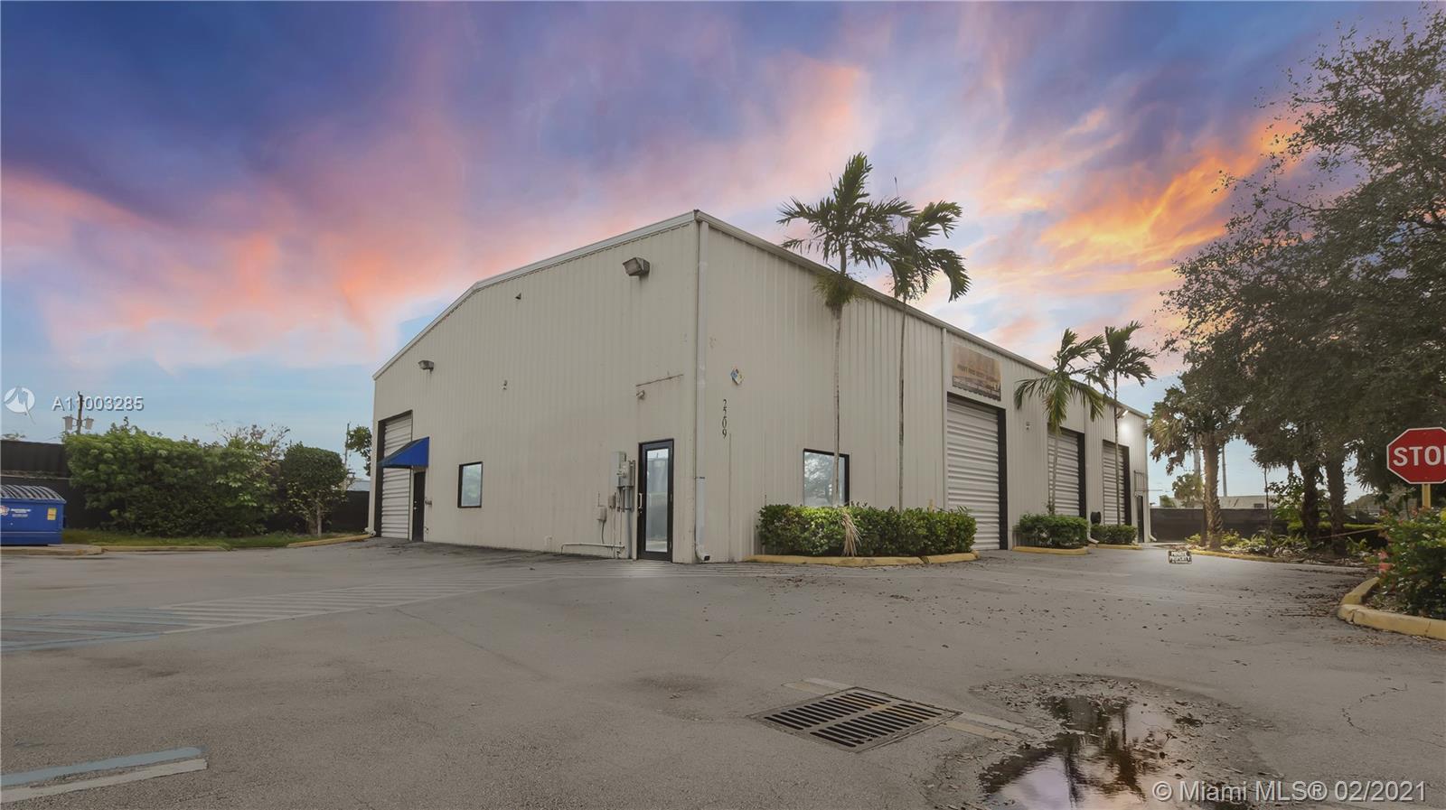 2209 SW 57th Way, West Park FL 33023
