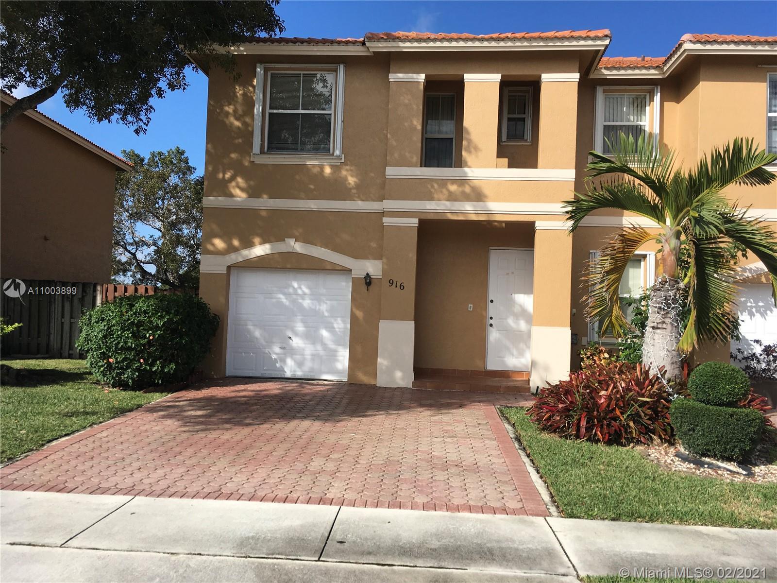 916 NW 135th Ter, Pembroke Pines FL 33028 photo 2